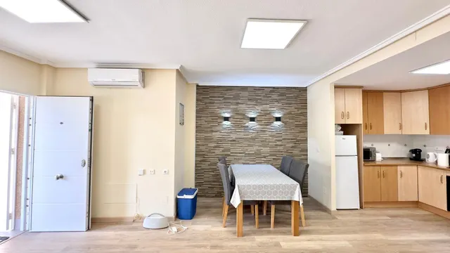 Bungalow bajo en Torrevieja con piscina y parking incluido — 10