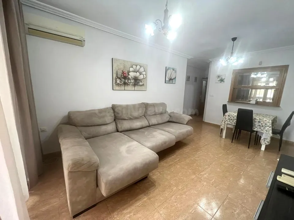 ¡alquiler de larga duración en Torrevieja! amplio y luminoso apartamento de 2 dormitorios en calle caballero de rodas