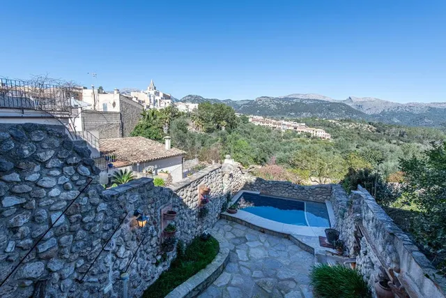 Casa de piedra mallorquina reformada con piscina y vistas a  - foto 3