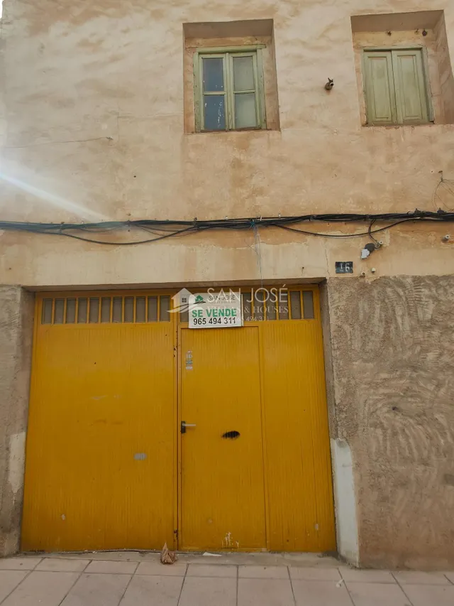 SE VENDE CASA SOLAR PARA REFORMAR O DERRIBAR EN EL CENTRO DE ASPE — 5