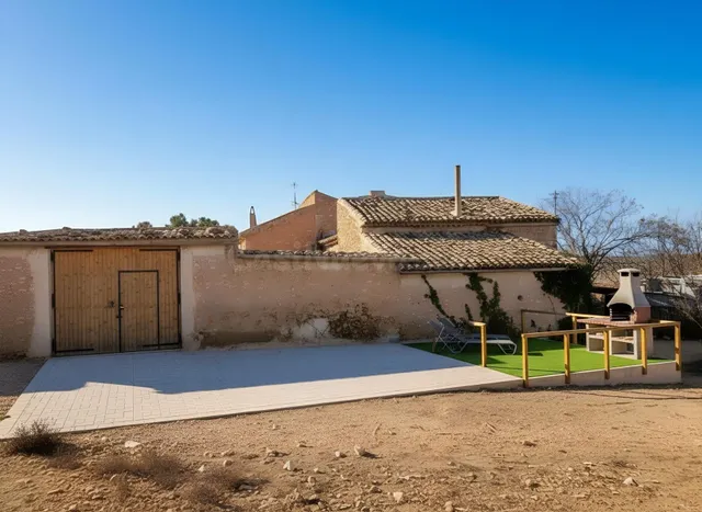 Amplio Chalet en Pinoso: ¡Tu Oportunidad de Inversión! ✨