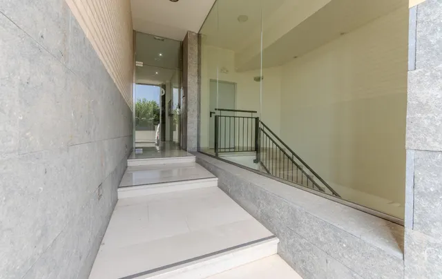 Vivienda construida en 2009, ubicada en zona tranquila residencial de Els Pallaresos. — 26