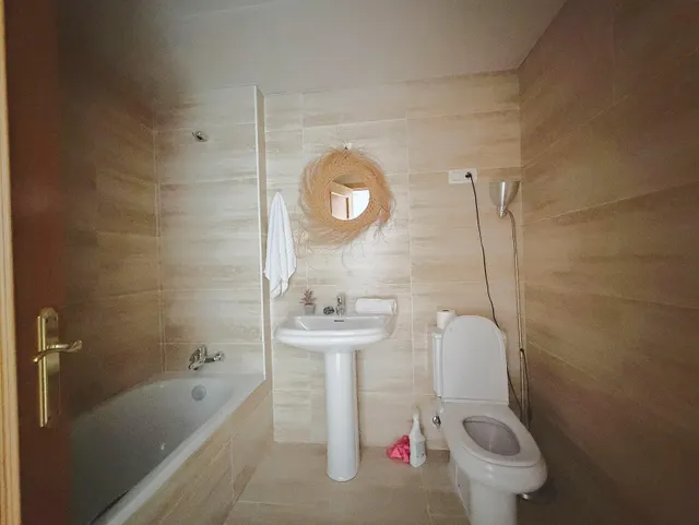 Bajo elevado con gran terraza, vistas al mar y parking privado en Benalmádena Pueblo — 27