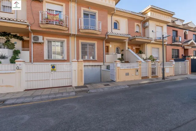 Espectacular chalet adosado en el Vial de Churriana de la Vega: eficiencia, confort y listo para entrar a vivir! — 4