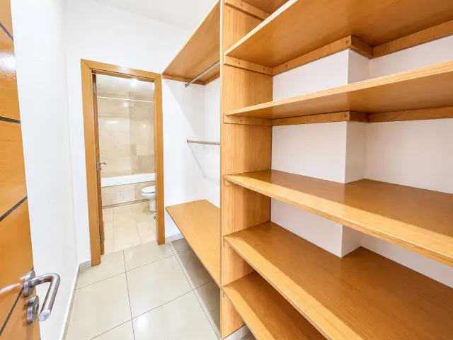 Vistas al mar, balcón y suite principal en León y Castillo — 23