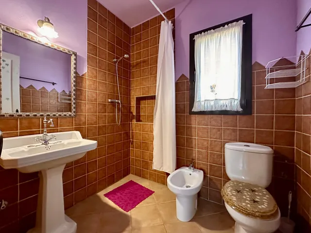 CALONGE: CHALET CON LICENCIA TURÍSTICA, GARAJE, JARDÍN Y PISCINA. ZONA MAS AMBRÓS - VIZC. CABANYES. — 44