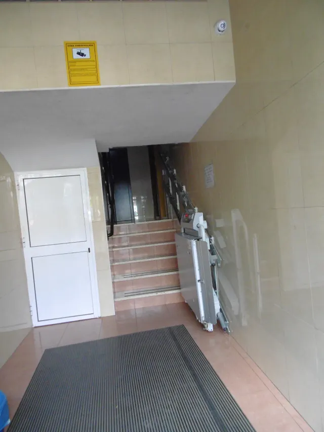 Piso reformado con terraza y ascensor — 27