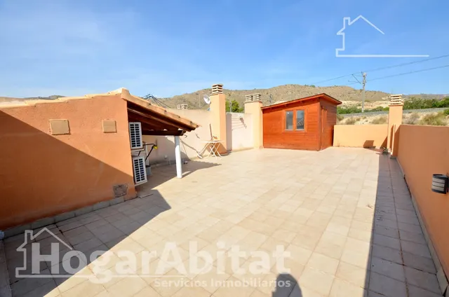 Respira paz entre el mar y la montaña en este exclusivo chalet pareado reformado con piscina privada, solárium y parking — 25