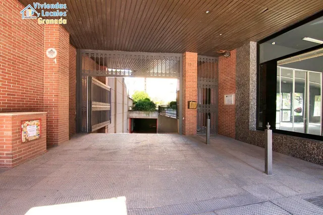 Camino de Ronda cercano a Caleta. Plaza de garaje en venta con acceso en rampa a 15.000€ cada una. A — 17