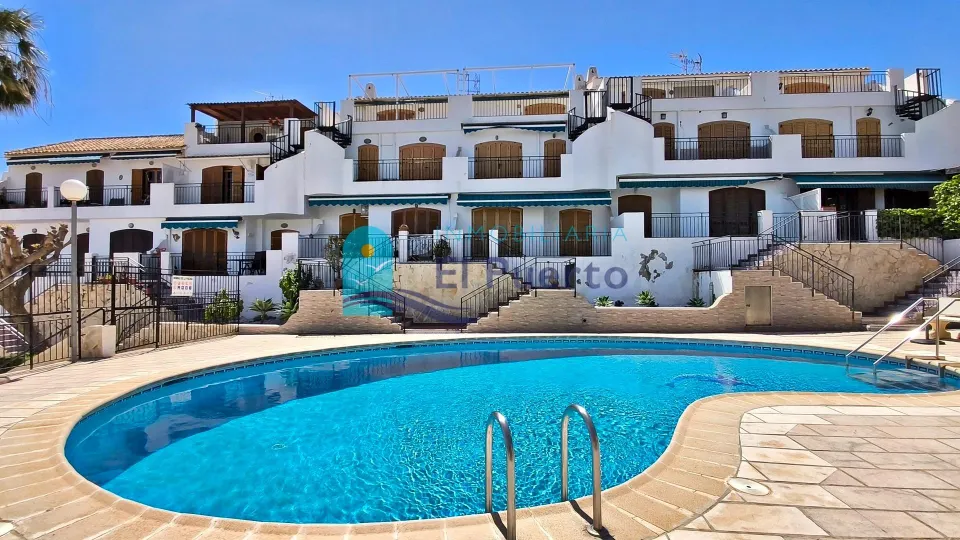 ÁTICO REFORMADO CON GRAN SOLÁRIUM Y VISTAS AL MAR – REF 1723