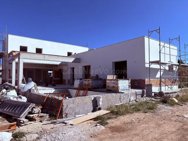 EXCLUSIVO CHALET INDEPENDIENTE DE OBRA NUEVA CON PISCINA EN  - foto 2