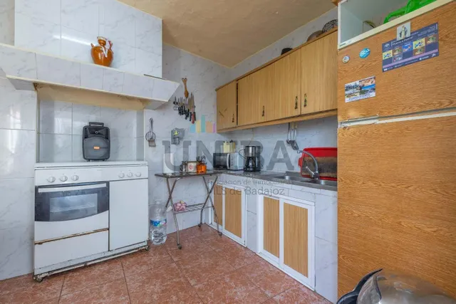 Casa en Venta en Segura de León – Amplia y con Patio - foto 5