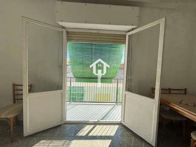 Piso en venta en Alicante, zona de la florida. 77m2, 3 habitaciones, 1 baño, balcón, galería. 2da planta con ascensor. — 31