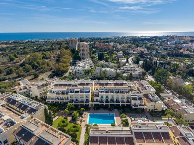 Casa adosada recién reformada en Aloha Gardens con vistas panorámicas — 4
