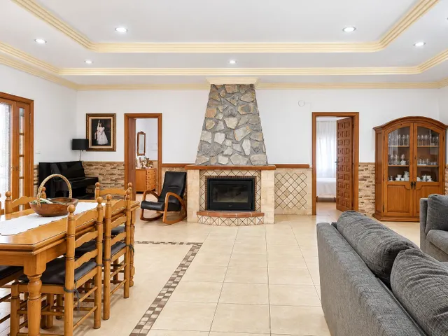 Villa con piscina y parcela de 14.000 m2 en Orihuela — 4