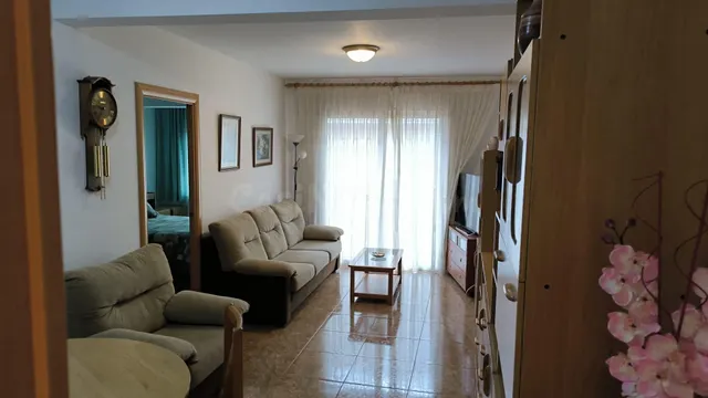 Amplio piso de 4 habitaciones junto a la estación en Vilanov