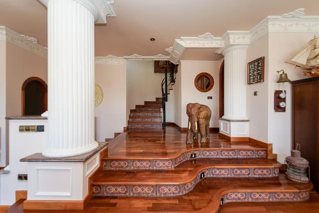 Elegante villa de 4 dormitorios en Arguineguín | Vistas panorámicas al mar, gran parcela y un potencial excepcional! — 44
