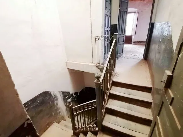 Edificio de 3 plantas mas Local (Alquilado) Atención Inverso - foto 3
