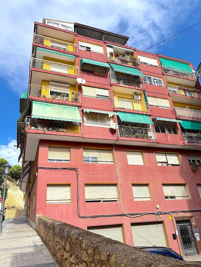 Gran piso en esquina y reformado en la ronda del castillo — 35