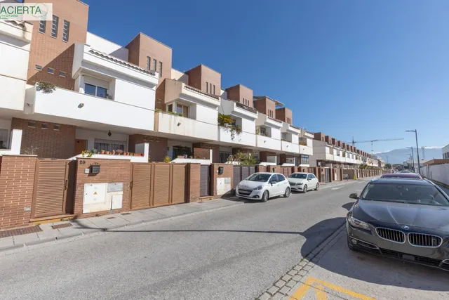 Casa Unifamiliar en Churriana de la Vega — 46