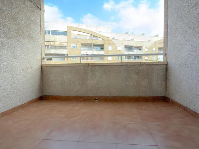 Centro! Encantador apartamento (Año 2003) con terraza confortable y vistas despejadas + 2 Piscinas comunitarias — 9