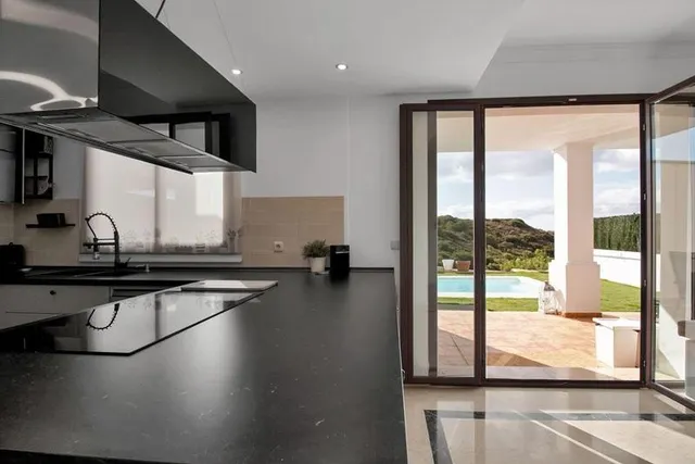 Espectacular vivienda con jardín y piscina privada en casares costa — 5