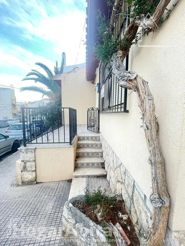 ¡OPORTUNIDAD DE INVERSIÓN! CHALET CON TERRAZA Y PARCELA, EN EL CENTRO — 23