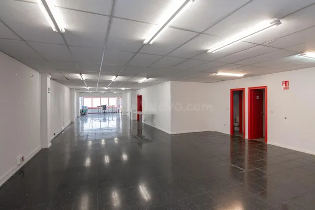 Nave de tres plantas, de más de 2 mil metros cuadrados, en P - foto 2