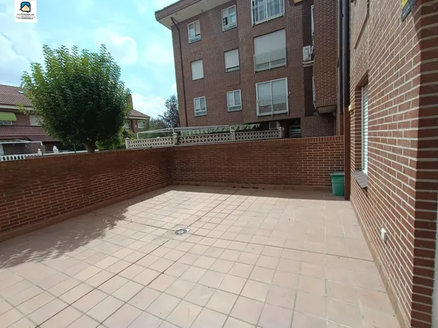 Piso con patio en Covaresa — 15