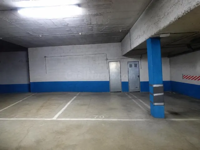 Amplia vivienda seminueva con dos terrazas, zona comunitaria y dos plazas de parking opcionales en la zona de Sagrada Família de Manresa — 24