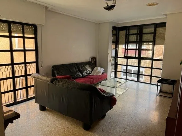 Venta de piso céntrico, 3 dormitorios, 2 baños, zona santa eulalia y universidad