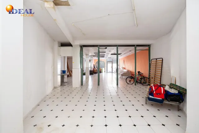 Local de 130 m2, diafano en Gojar, cerca del centro, en zona residencial con mucho paso de vehiculos — 3