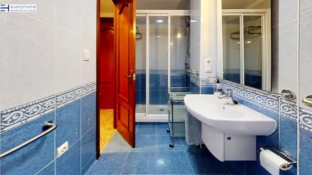 Piso totalmente exterior de 4 habitaciones con ascensor en  Ayora – Blasco Ibáñez — 30