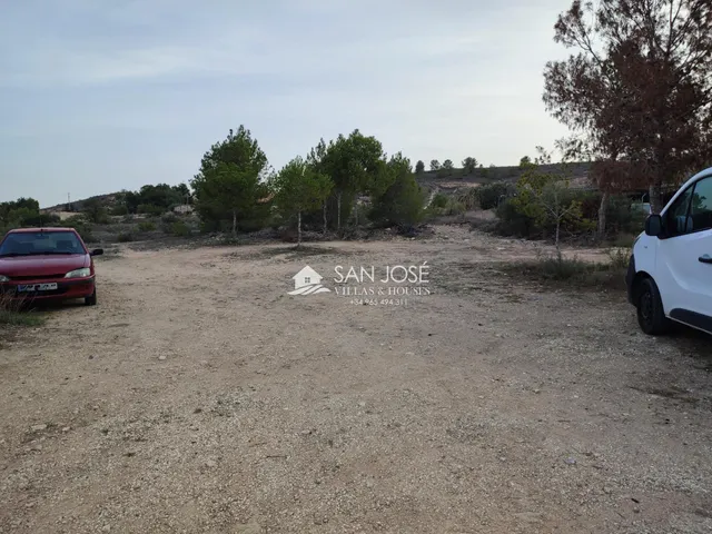 SE VENDE TERRENO EN ASPE. ZONA BIEN COMUNICADA — 15