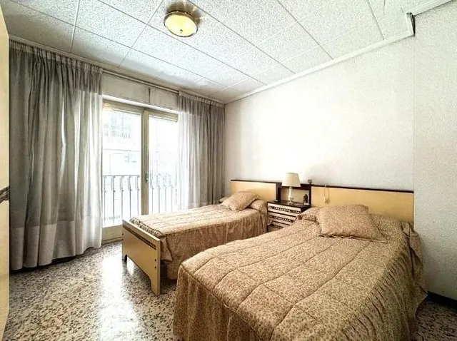 Piso de 5 habitaciones y dos Baños en zona Centro, Elche (TOTALMENTE REFORMADO) — 11