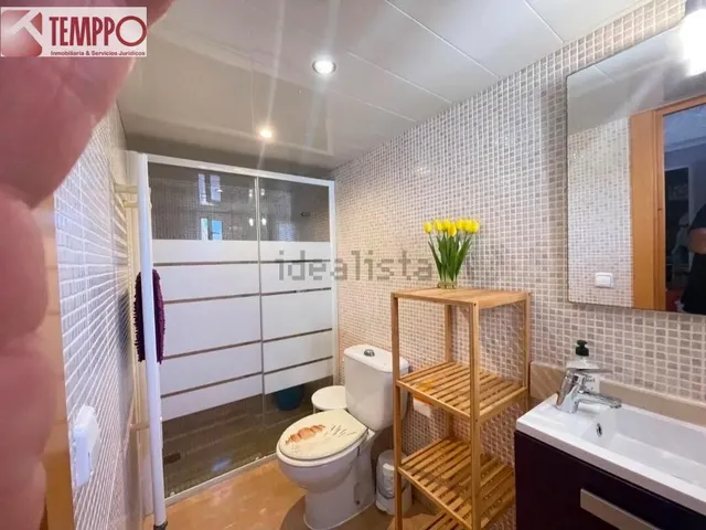 Chalet independiente con piscina privada, 5 dormitorios y placas solares en parcela de 450 m2 — 28