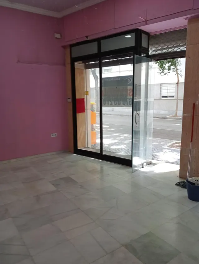 Se alquila magnifico local comercial zona Garcia de Sola — 13