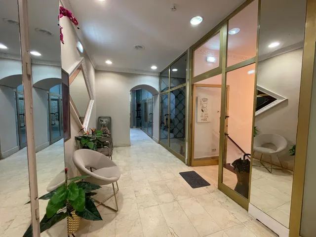 SE VENDE LOCAL CON INQUILINOS EN EL CENTRO — 13