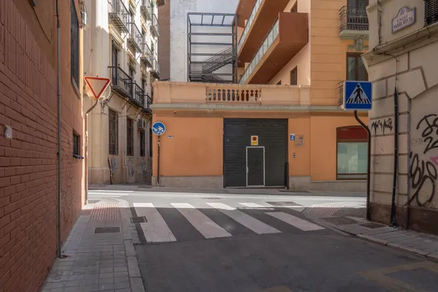 Oportunidad de Inversión: Plazas de Garaje en Gran Vía desde 24.900€. — 24