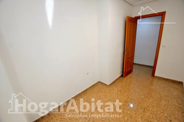 AMPLIO CON GARAJE Y ASCENSOR JUNTO HOSPITAL PESET — 18