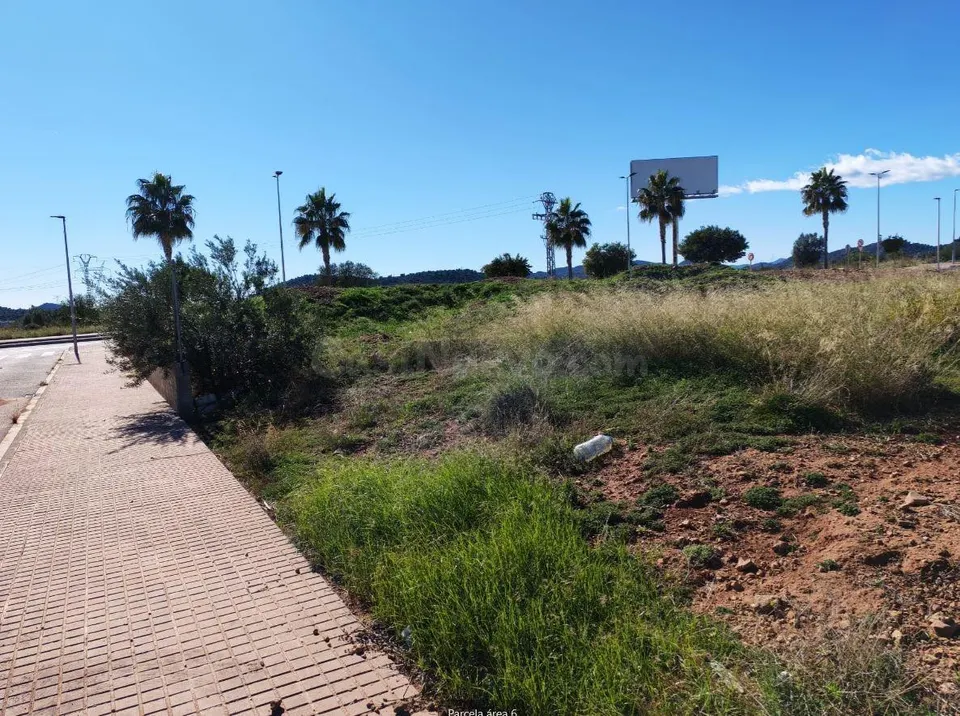 SE VENDE SOLAR EN EL AREA 6 DE 162 METROS CUADRADOS
