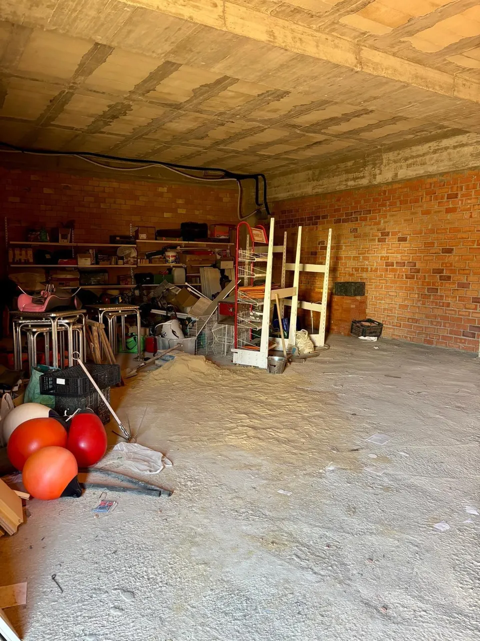 Local Premium de 100 m2 en Bruto: El Corazón Comercial de Casines