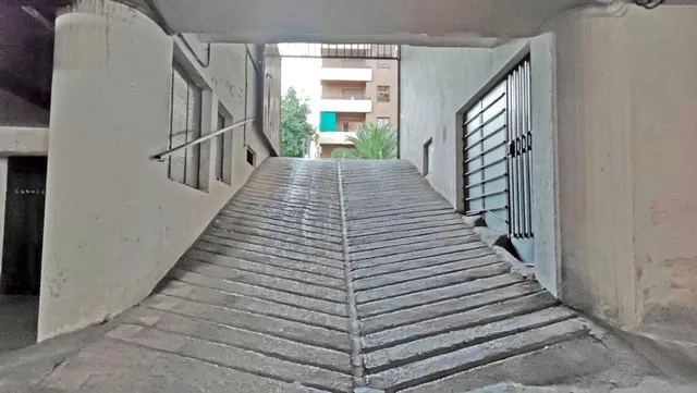 Plaza de aparcamiento en venta en Camino de Ronda — 7