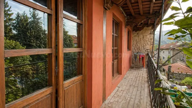 CASA ADOSADA EN UN ENTORNO PRIVILEGIADO.- — 4