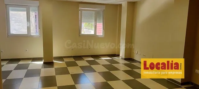 Oficina en edificio profesional en Torrelavega. — 9
