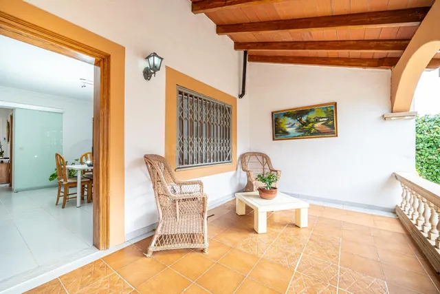 Chalet con amplio jardín y posibilidad de doble vivienda — 3