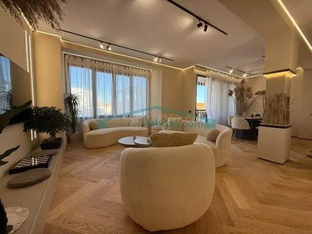 Exclusivo piso reformado con terraza y luz natural en el cor - foto 3