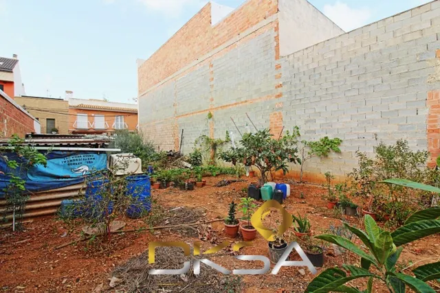 Amplio solar de casi 300m2 en zona Ermita - Estadio de fútbo - foto 2