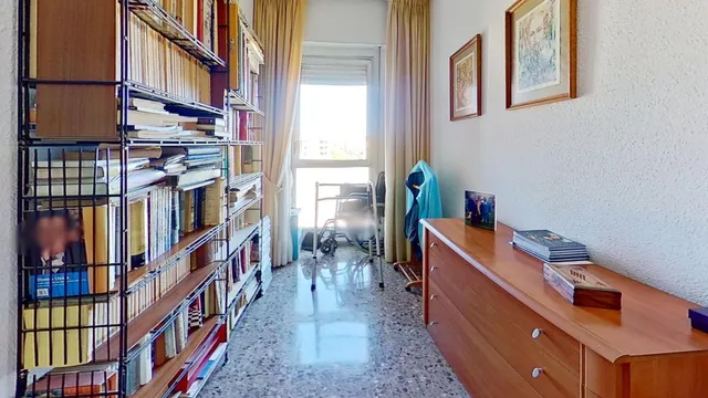 EXCELENTE ZONA, PISO TOTALMENTE EXTERIOR CON LA MEJOR ORIENTACION- ESTE, MUY LUMINOSO, 7º PISO, BUENA FINCA CARAVISTA. — 47