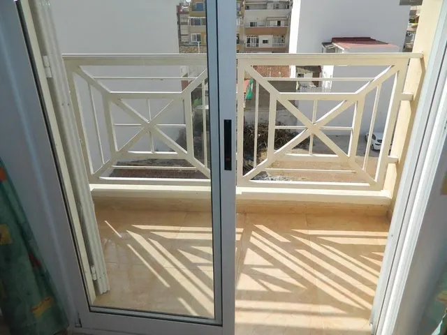 Bonito piso centrico con piscina comunitaria — 9